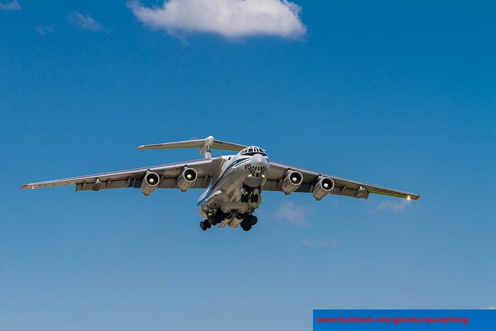 Vận tải cơ hạng nặng Il-78